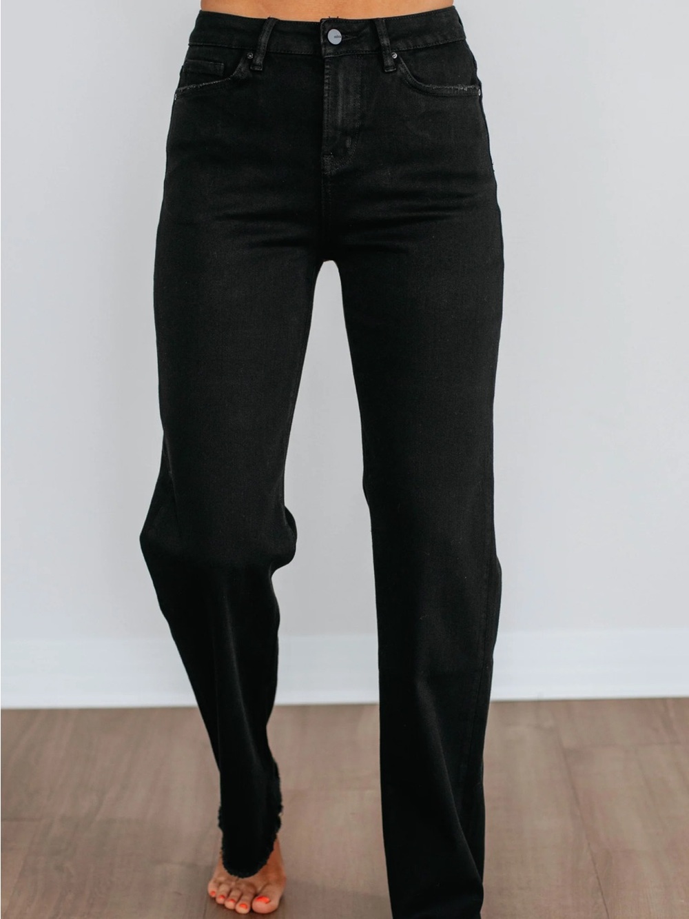 High-Rise Women's Straight Jeans in Black